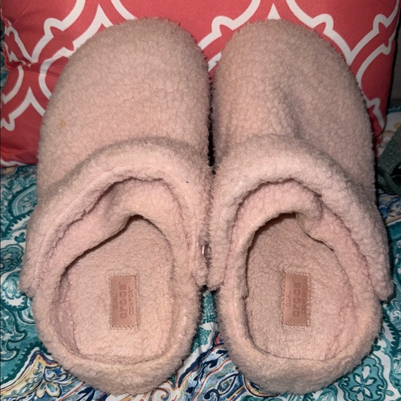 Women’s Crocs house slippers - Picture 1 of 2
